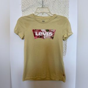 Levi’s tee